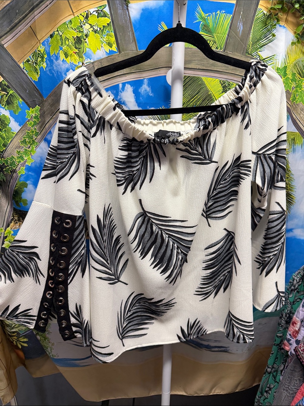 Ariella Off-Shoulder Tropical Leaf Blouse - Black & White